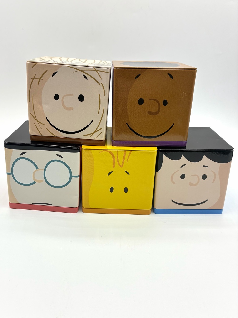 Hallmark Peanuts Cubeez Metal Tin Set of 5 Charlie Brown Lucy Sally Pig-Pen